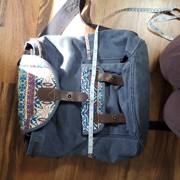 Gray Geometric Pattern Backpack with Drawstring Closure - Picture 11 of 12